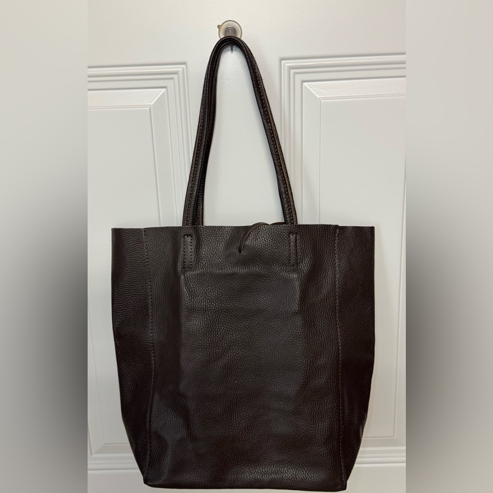 Chic Brown Leather Purse - Picture 4 of 9